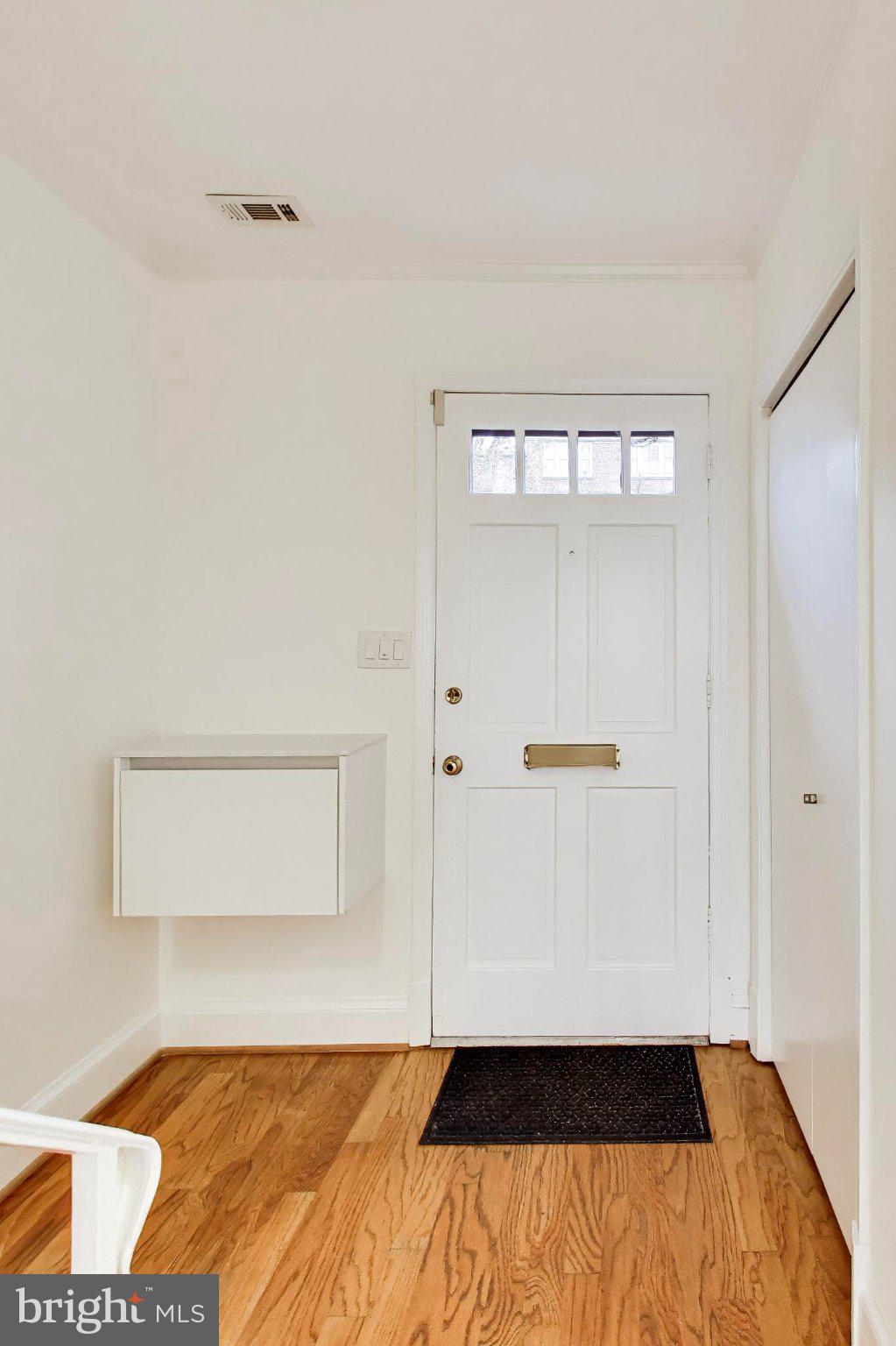 1660 Beekman Place Northwest, Unit A Washington, DC 20009 - Photo 4 of 24 Bright and inviting entryway charm.