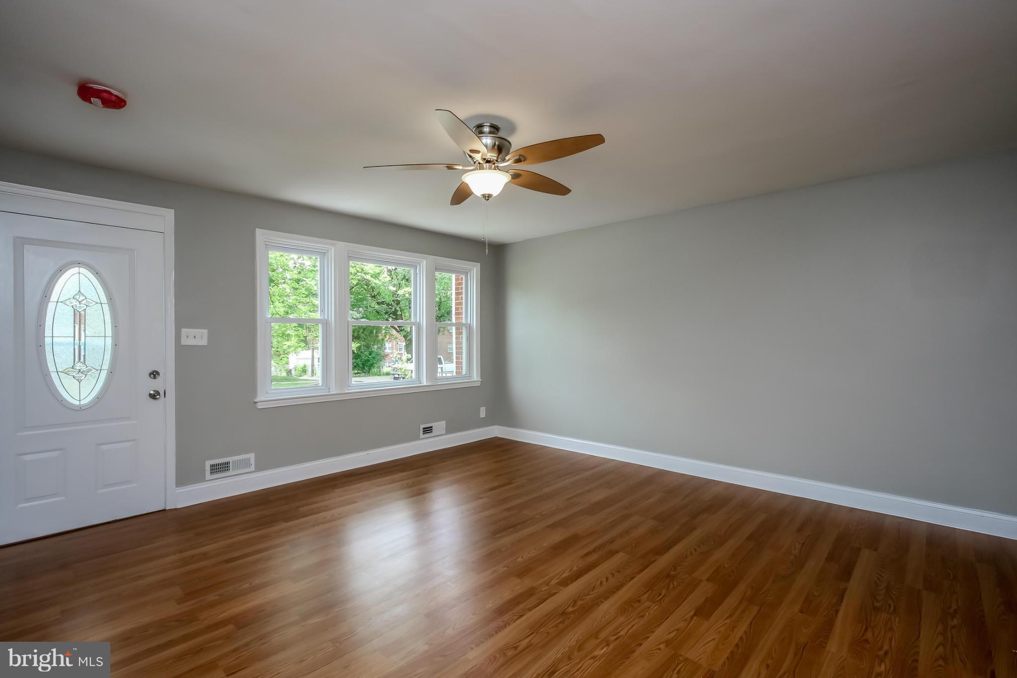 1502 Kirkwood Road Baltimore, MD 21207 - Photo 4 of 26 Living Room