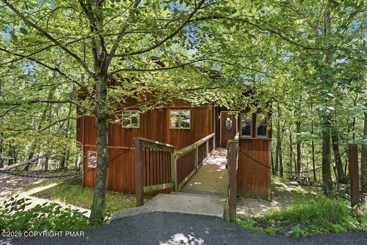 1076 Porter Drive Bushkill, PA 18324 - Photo 2 of 82 01-003_DSC00626