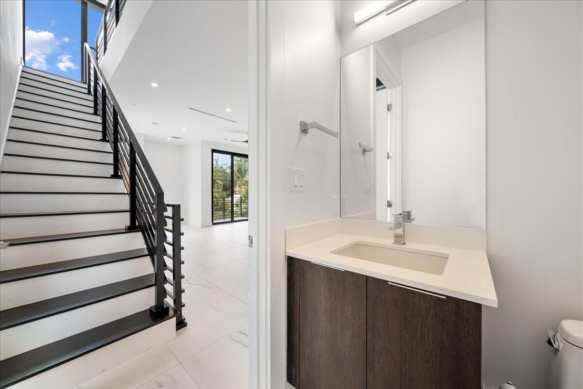 1052 North Victoria Park Road Fort Lauderdale, FL 33304 - Photo 19 of 26 POWDER