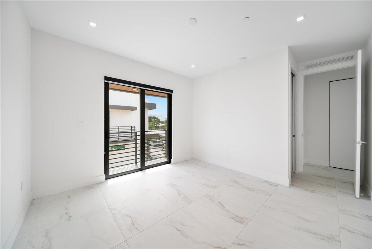 1052 North Victoria Park Road Fort Lauderdale, FL 33304 - Photo 22 of 26 GUESTROOM