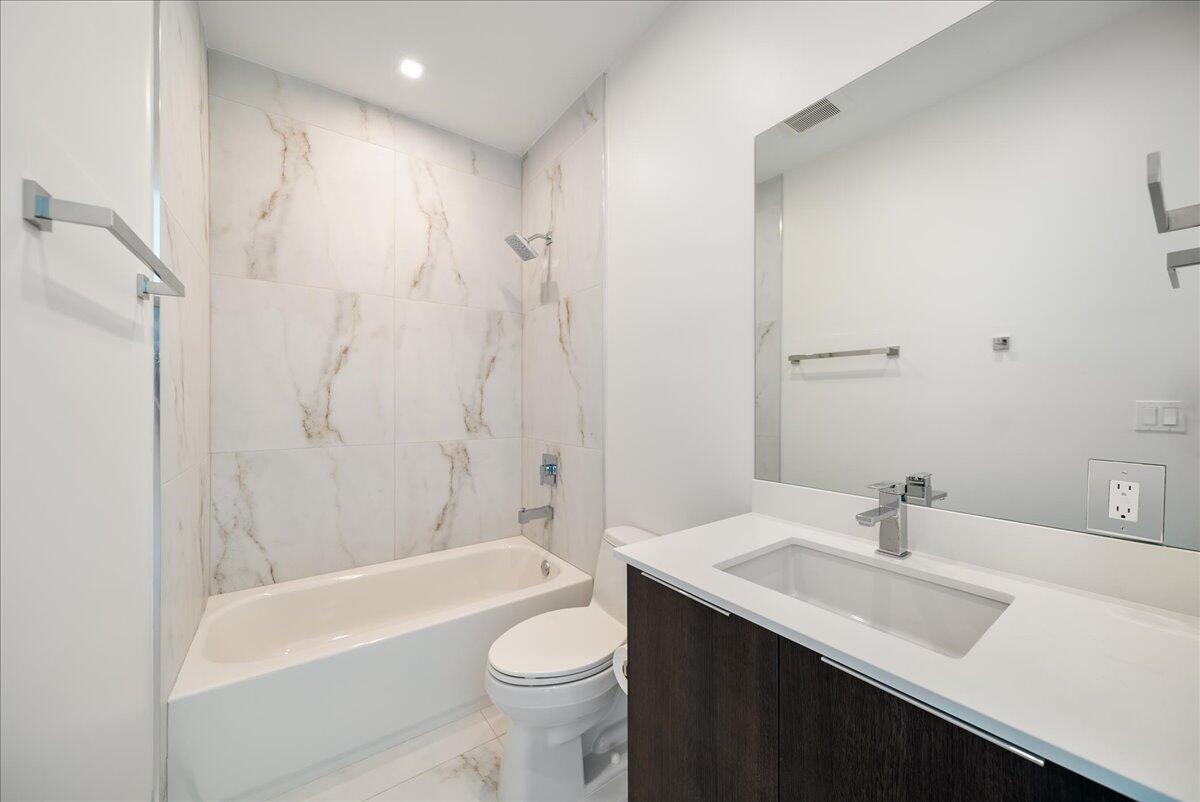 1052 North Victoria Park Road Fort Lauderdale, FL 33304 - Photo 23 of 26 BATH 3