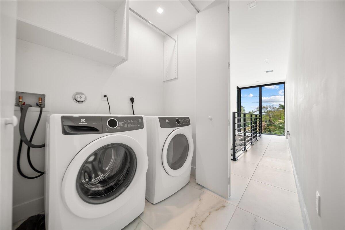 1052 North Victoria Park Road Fort Lauderdale, FL 33304 - Photo 24 of 26 LAUNDRY