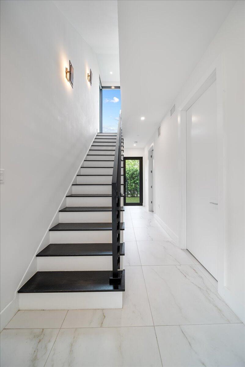 1052 North Victoria Park Road Fort Lauderdale, FL 33304 - Photo 5 of 26 FIRST FLOOR STAIRWELL