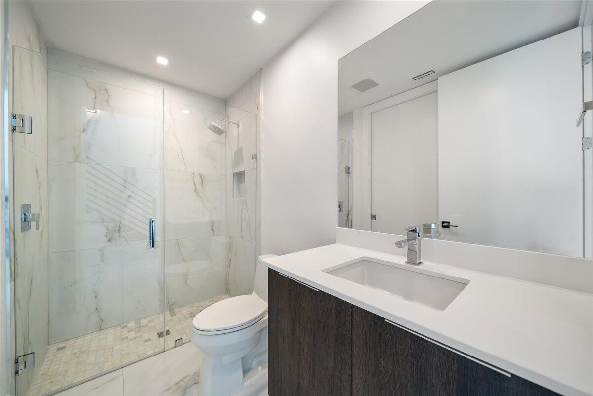 1052 North Victoria Park Road Fort Lauderdale, FL 33304 - Photo 8 of 26 BATH 1