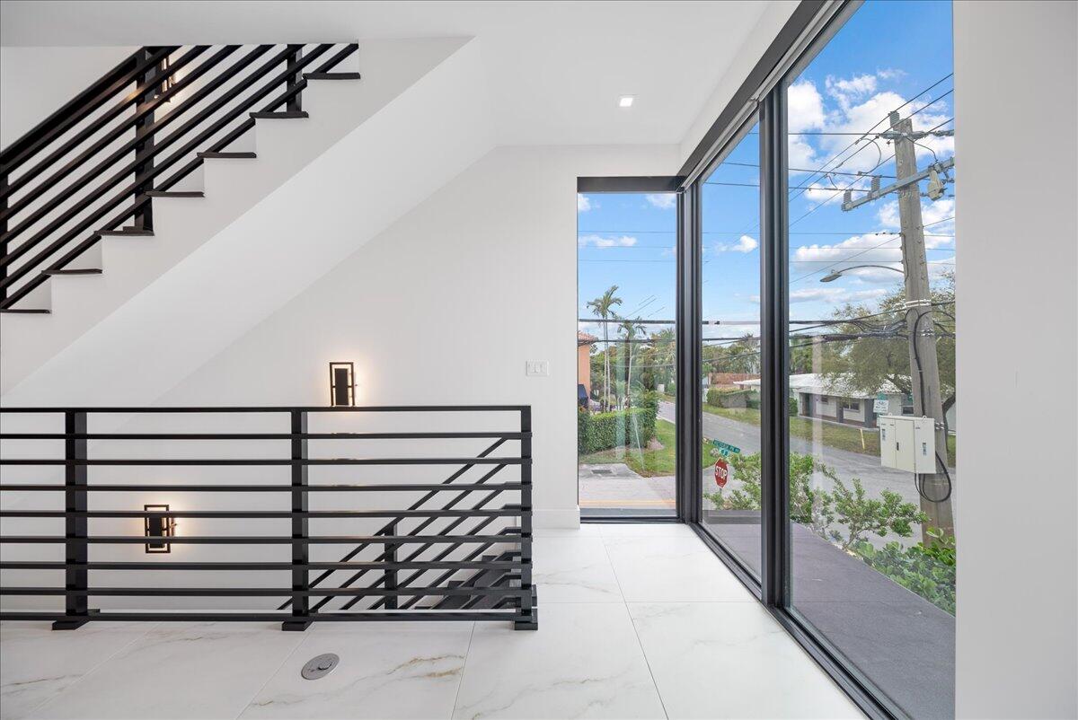 1052 North Victoria Park Road Fort Lauderdale, FL 33304 - Photo 9 of 26 CORNER WINDOWS