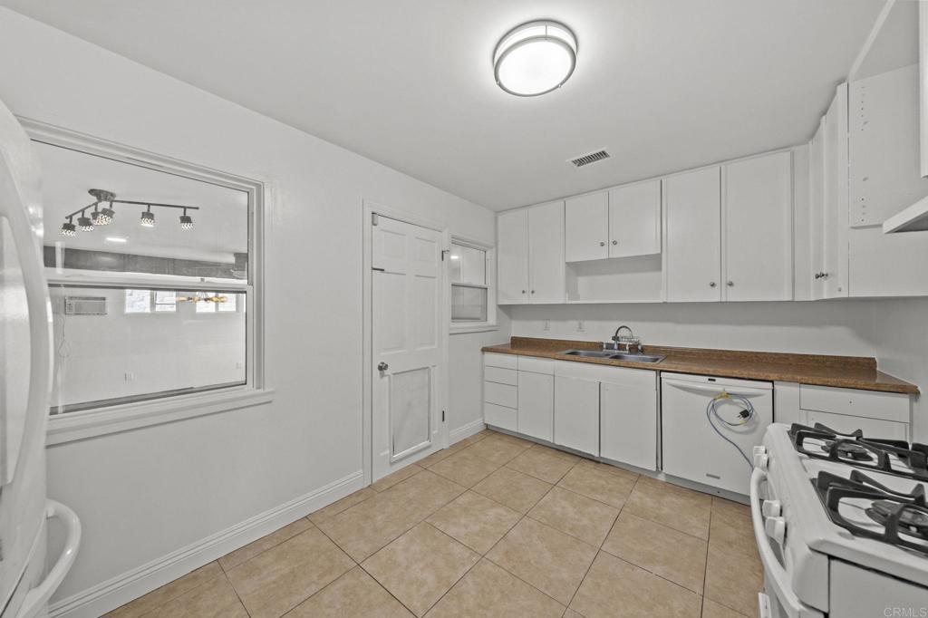 1992 Ensenada Street Lemon Grove, CA 91945 - Photo 12 of 33