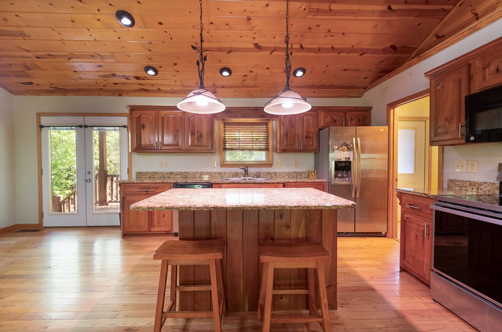 932 Lance Road Murphy, NC 28906 - Photo 8 of 42 a large kitchen with a table and chairs