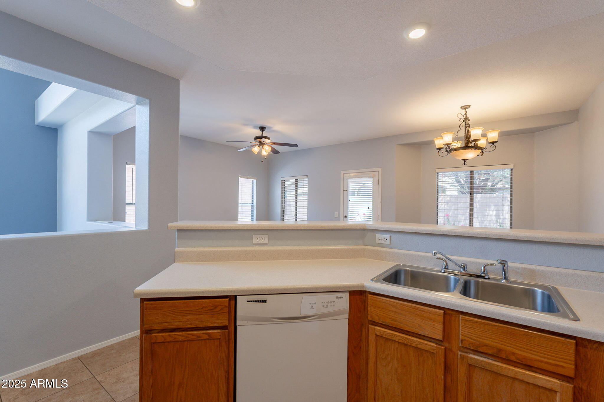 931 South Racine Lane Gilbert, AZ 85296 - Photo 12 of 62 12-web-or-mls-Racine-27