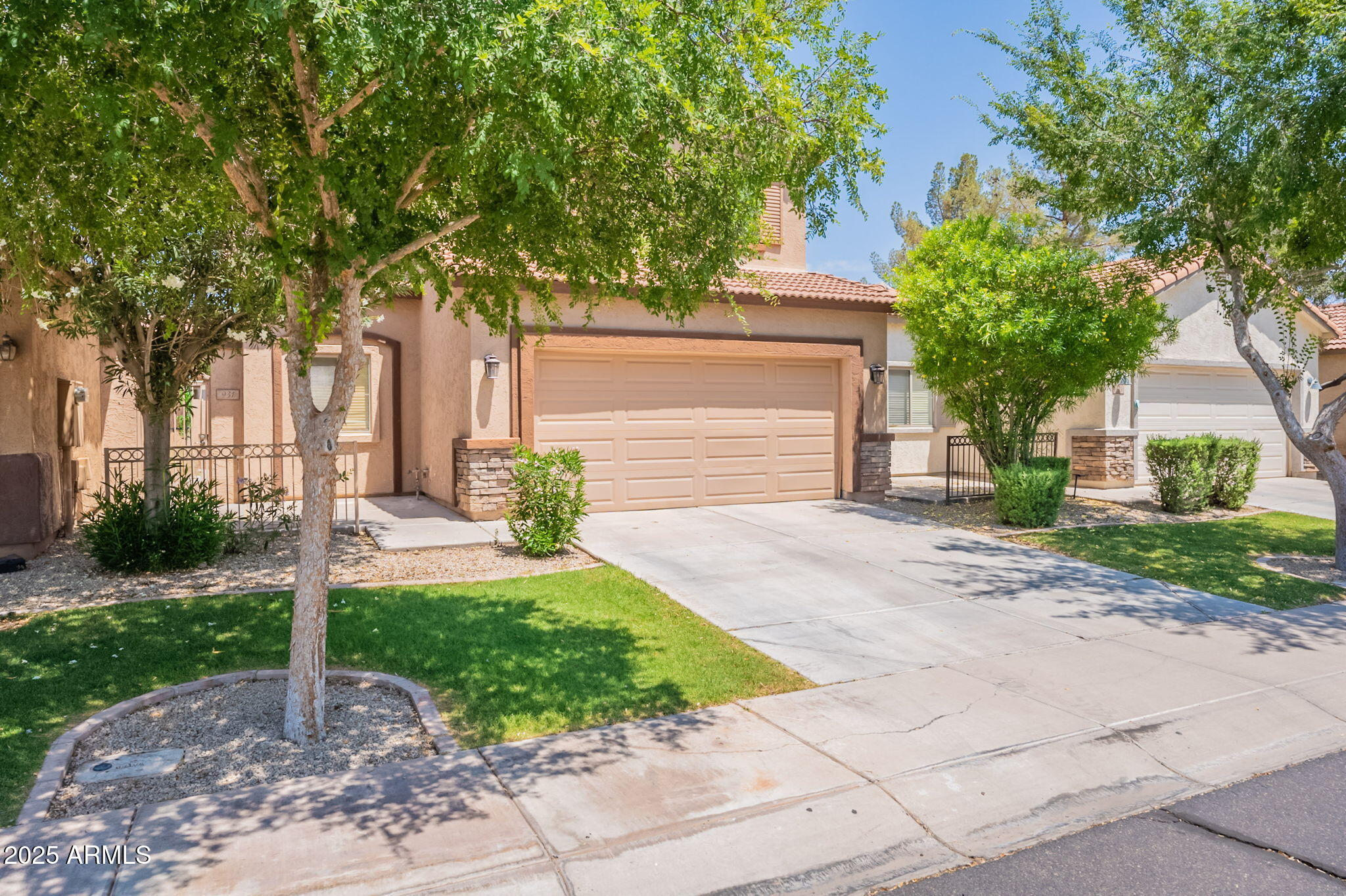 931 South Racine Lane Gilbert, AZ 85296 - Photo 3 of 62 3-web-or-mls-Racine-18