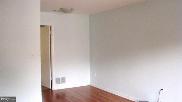 704 Rosedale Street, Unit 74 Annapolis, MD 21401 - Photo 3 of 10 Living Room
