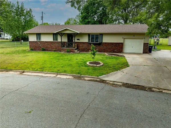 $230,000 | 529 Sunset Circle, Columbus, KS 66725
