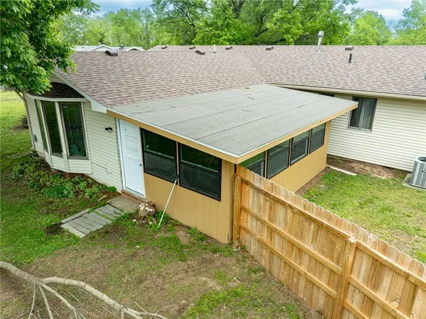 $230,000 | 529 Sunset Circle, Columbus, KS 66725
