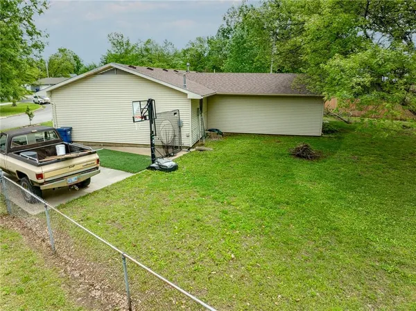 $230,000 | 529 Sunset Circle, Columbus, KS 66725