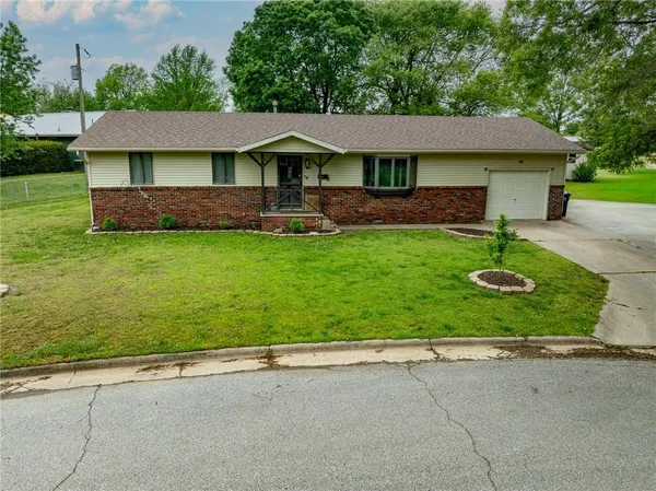$230,000 | 529 Sunset Circle, Columbus, KS 66725