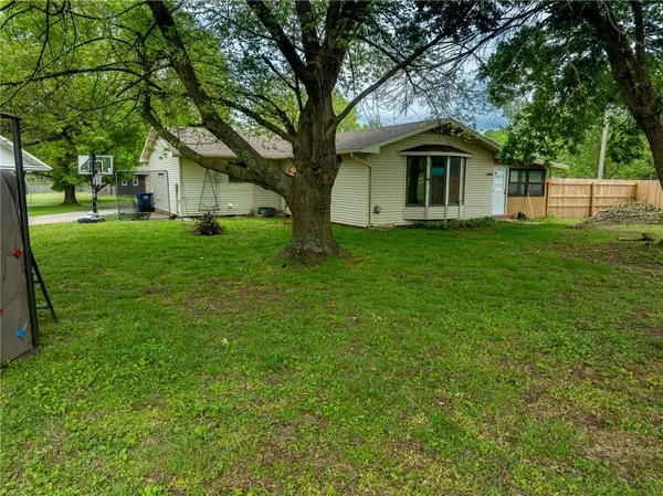 $230,000 | 529 Sunset Circle, Columbus, KS 66725