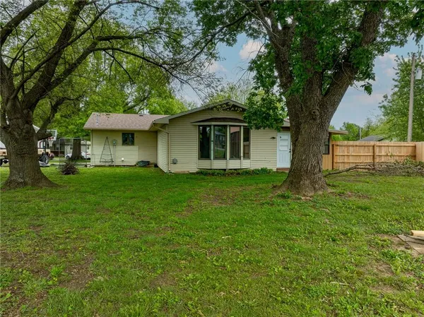 $230,000 | 529 Sunset Circle, Columbus, KS 66725