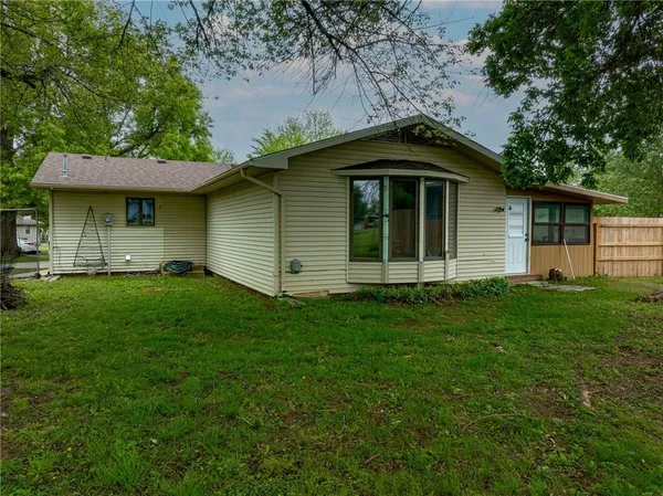 $230,000 | 529 Sunset Circle, Columbus, KS 66725