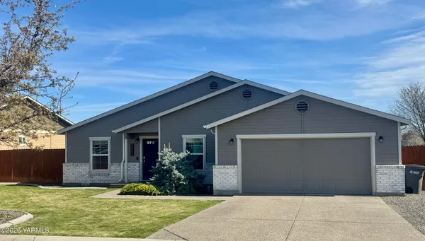 $399,000 | 2403 South 73rd Avenue, Yakima, WA 98903