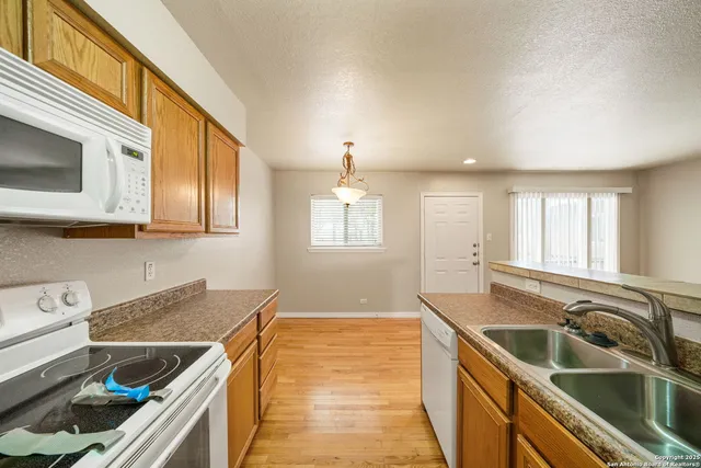 $795 | 255 East Rampart Drive, Unit 206, San Antonio, TX 78216