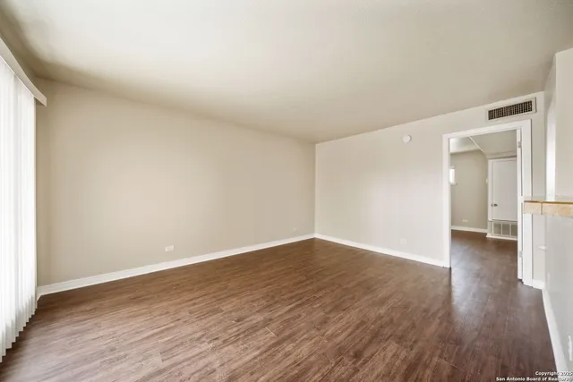 $795 | 255 East Rampart Drive, Unit 206, San Antonio, TX 78216