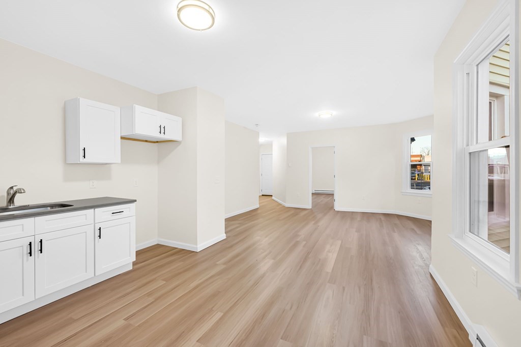 21 Greenwich Street Springfield, MA 01107 - Photo 6 of 34 Gallery Image 6