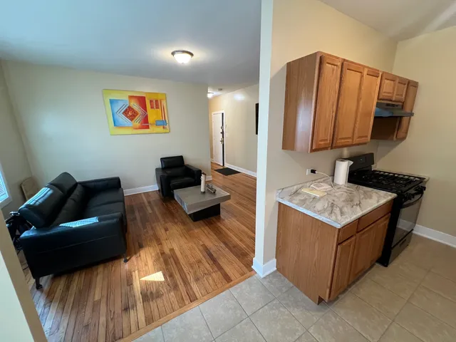 $1,350 | 7506 South Vernon Avenue, Unit 3C, Chicago, IL 60619