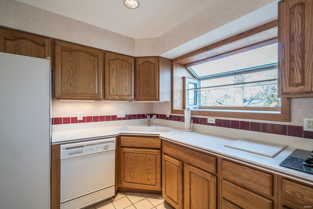 409 Spring Valley Court Chesterfield, MO 63017 - Photo 26 of 79