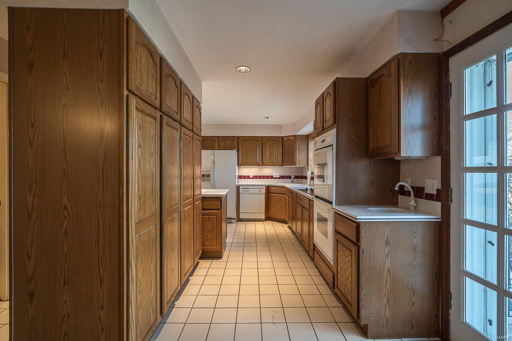 409 Spring Valley Court Chesterfield, MO 63017 - Photo 29 of 79