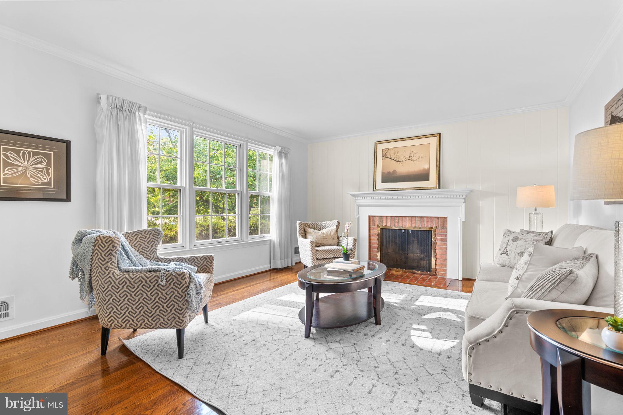 2419 Barbour Road Falls Church, VA 22043 - Photo 4 of 46 Light and bright plus a wood burning fireplace