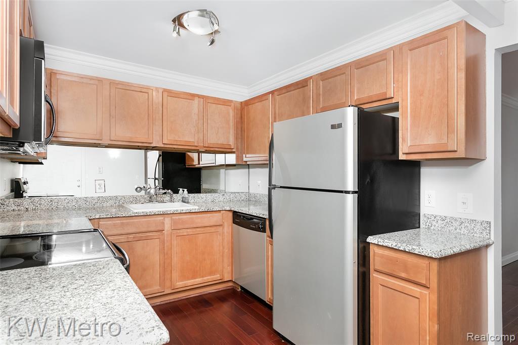 2309 Walton Boulevard, Unit 32 Rochester Hills, MI 48309 - Photo 13 of 27