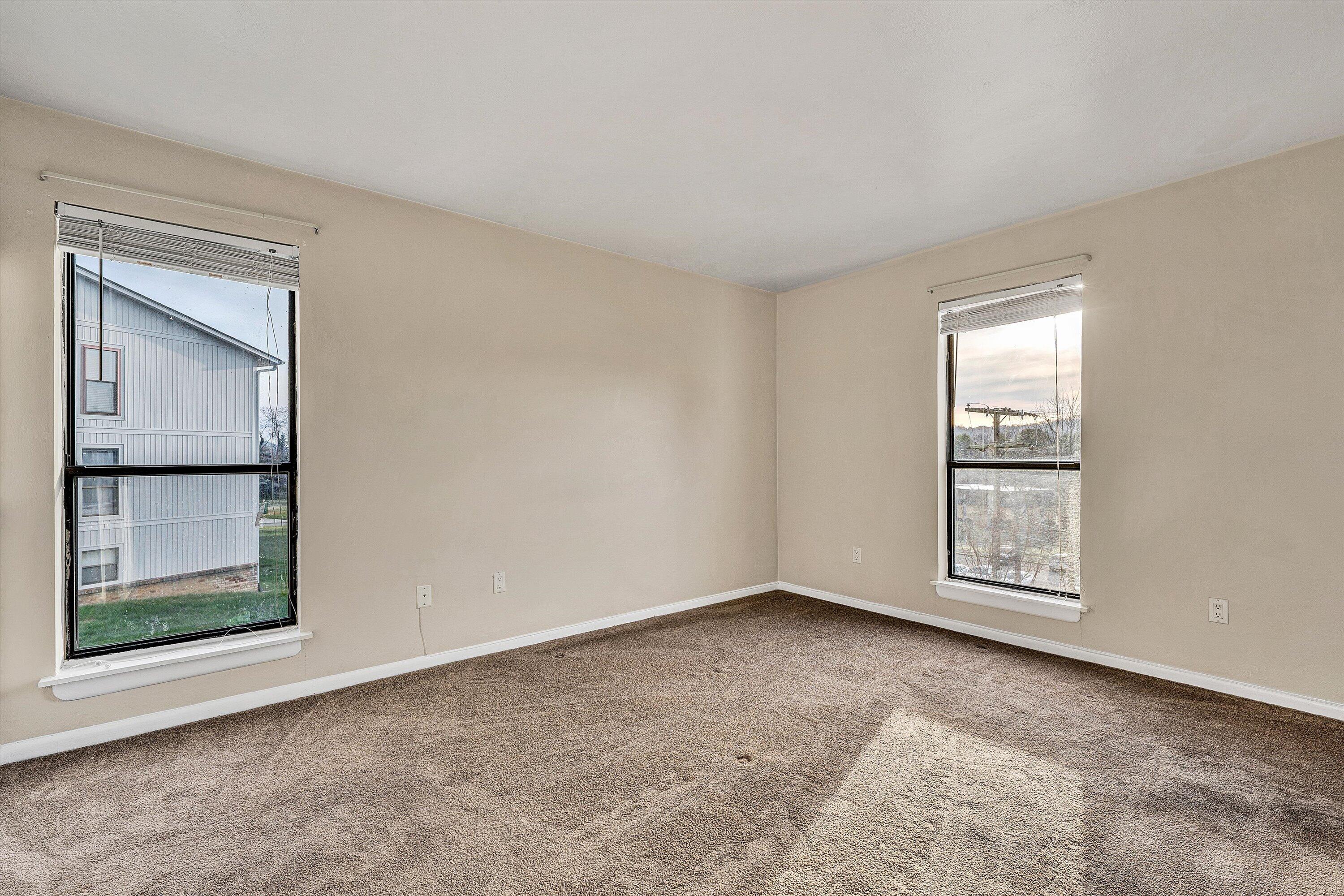 3554 Timberline Trail Roanoke, VA 24018 - Photo 17 of 20 an empty room with windows and closet