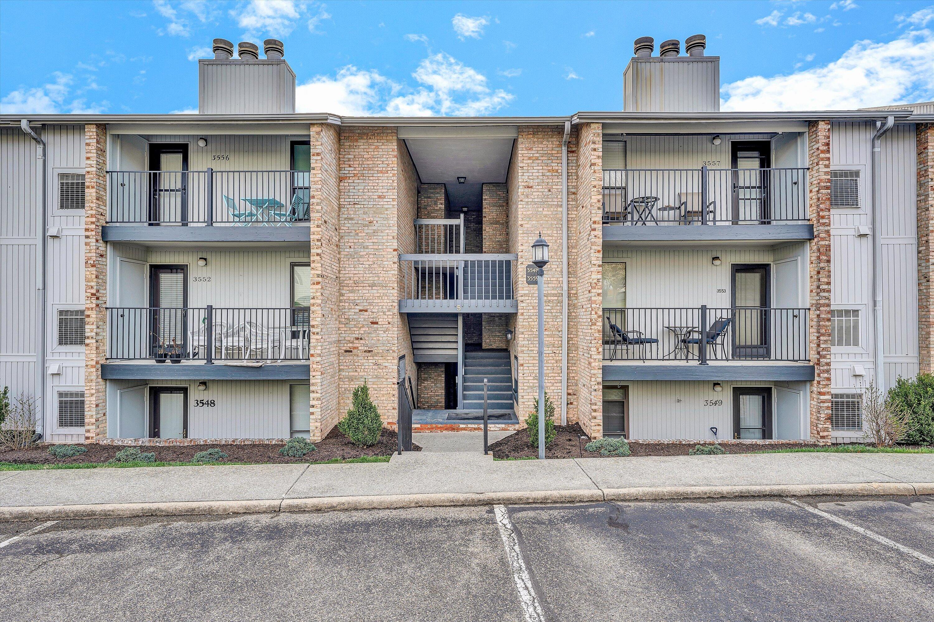 3554 Timberline Trail Roanoke, VA 24018 - Photo 5 of 20 a view of a building with a outdoor space