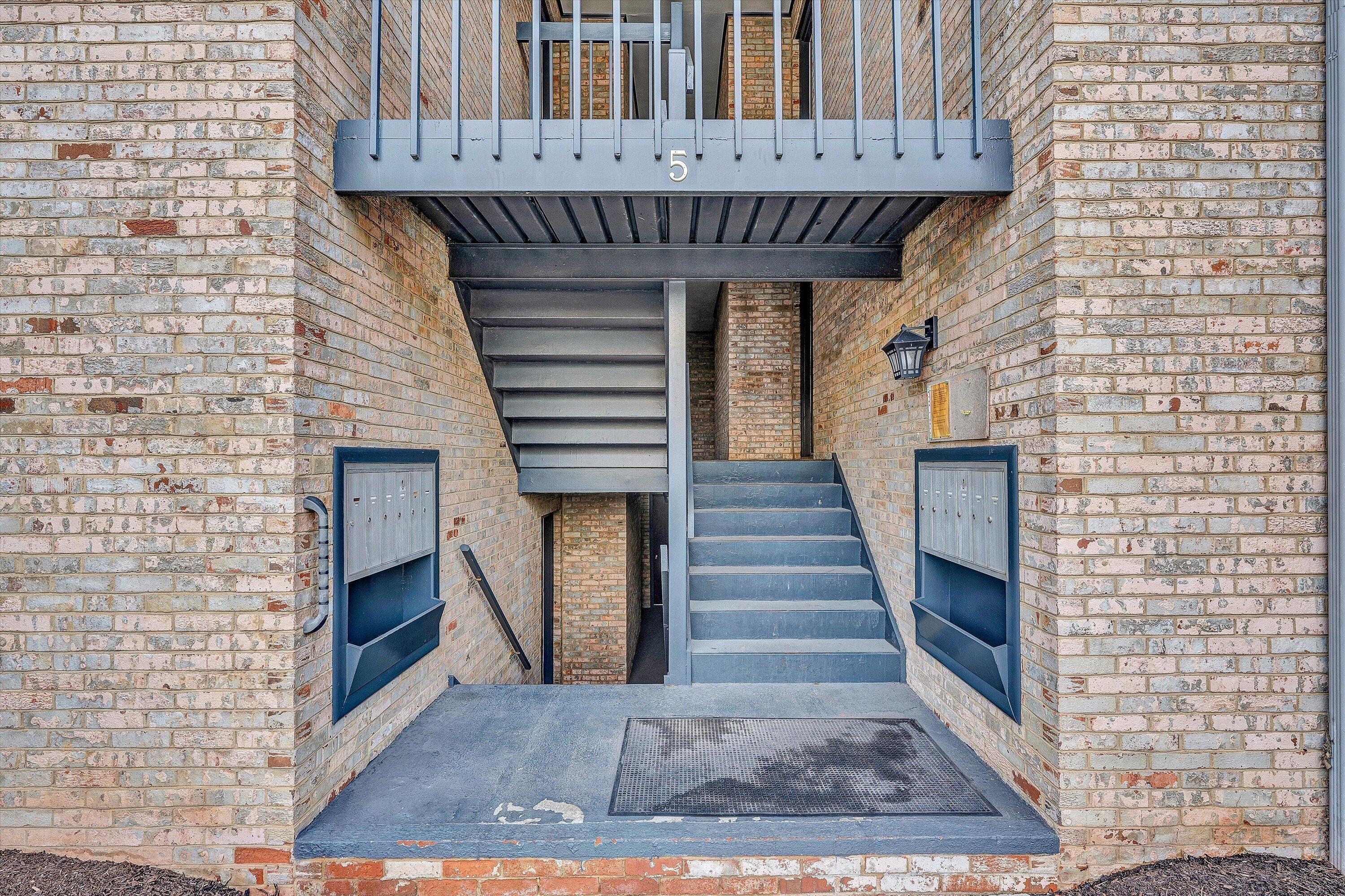 3554 Timberline Trail Roanoke, VA 24018 - Photo 5 of 20 a view of entryway with a front door