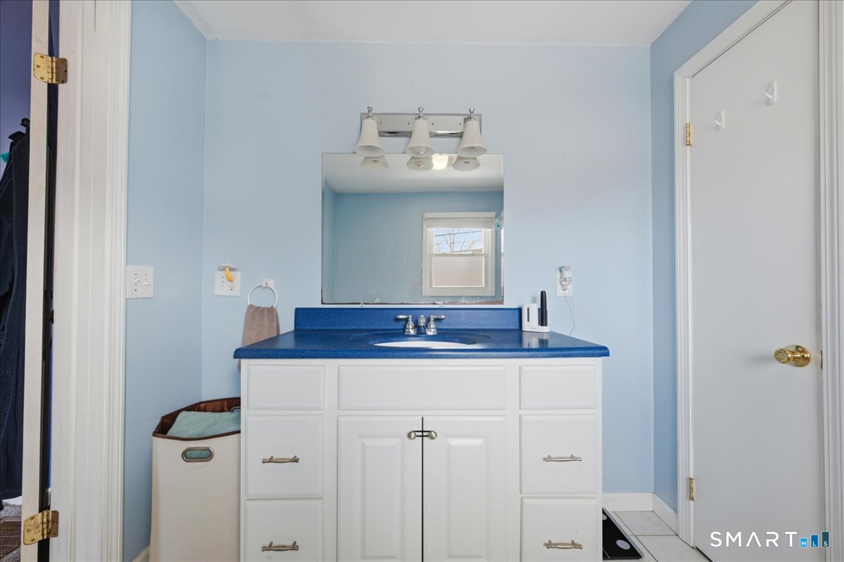 40 Kenyon Road Waterford, CT 06385 - Photo 26 of 39