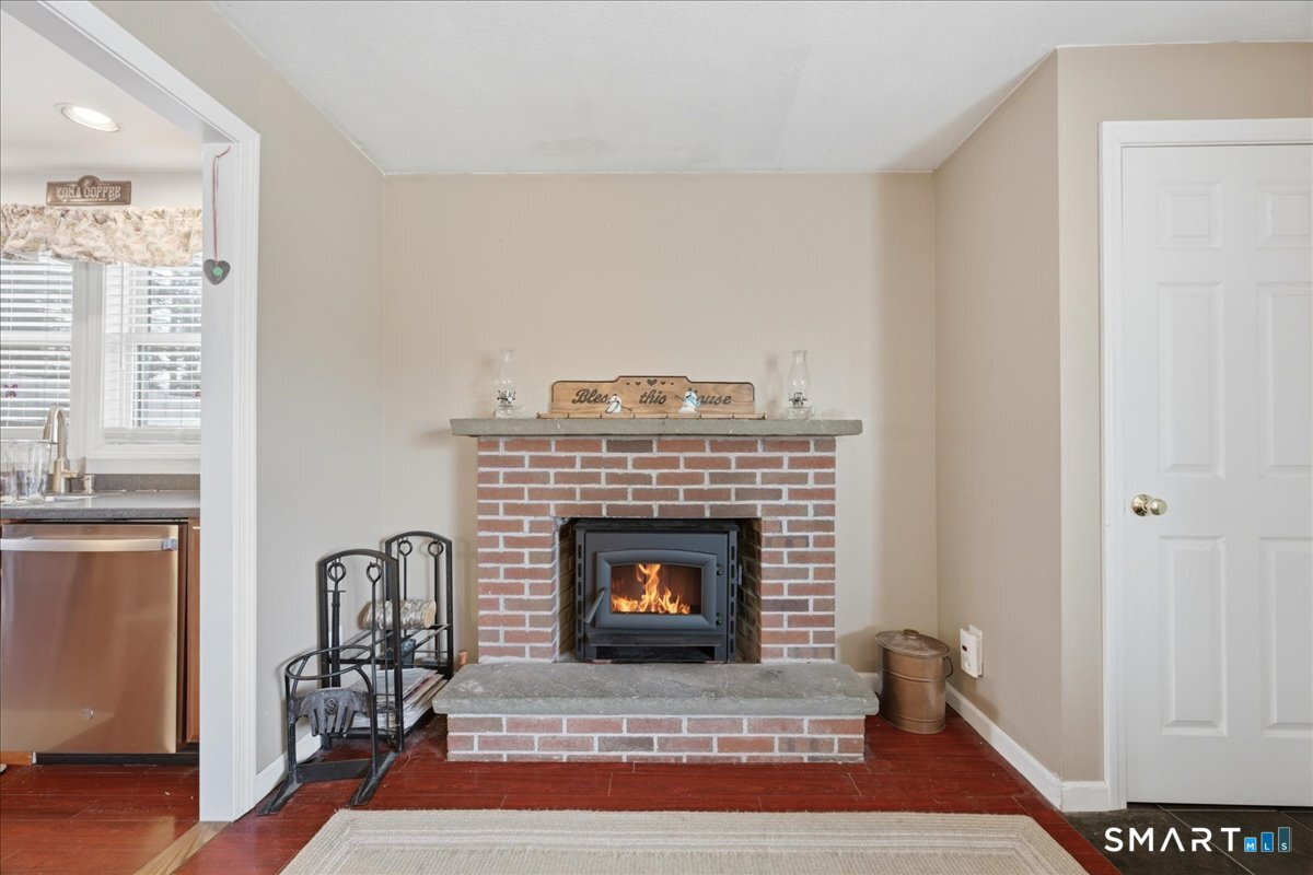 40 Kenyon Road Waterford, CT 06385 - Photo 7 of 39