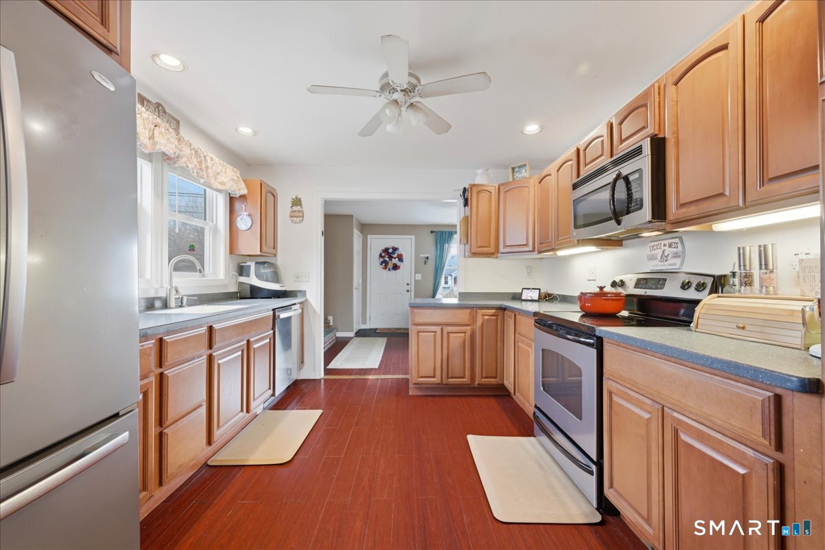 40 Kenyon Road Waterford, CT 06385 - Photo 8 of 39