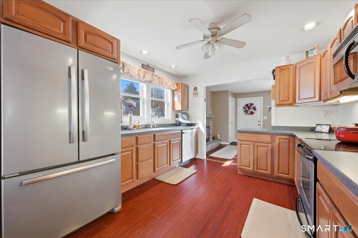 40 Kenyon Road Waterford, CT 06385 - Photo 9 of 39