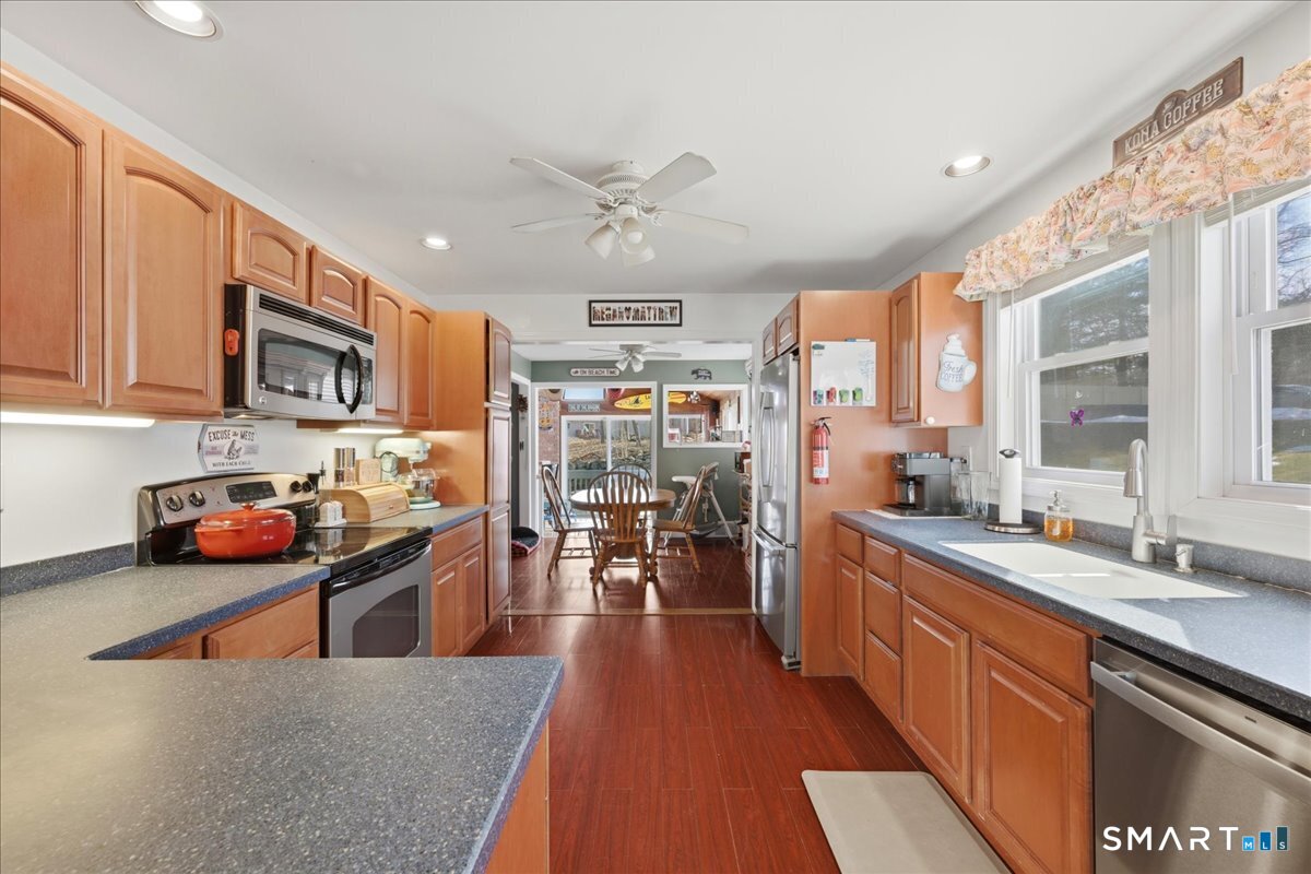 40 Kenyon Road Waterford, CT 06385 - Photo 10 of 39