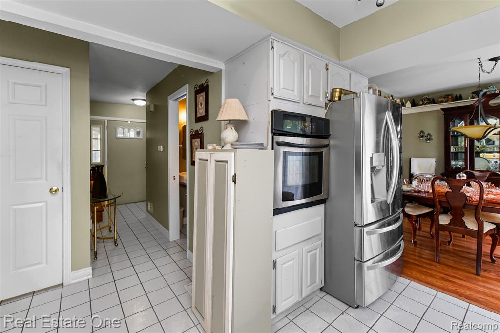 21462 Meridian Road Grosse Ile, MI 48138 - Photo 16 of 36 Gallery Image 16