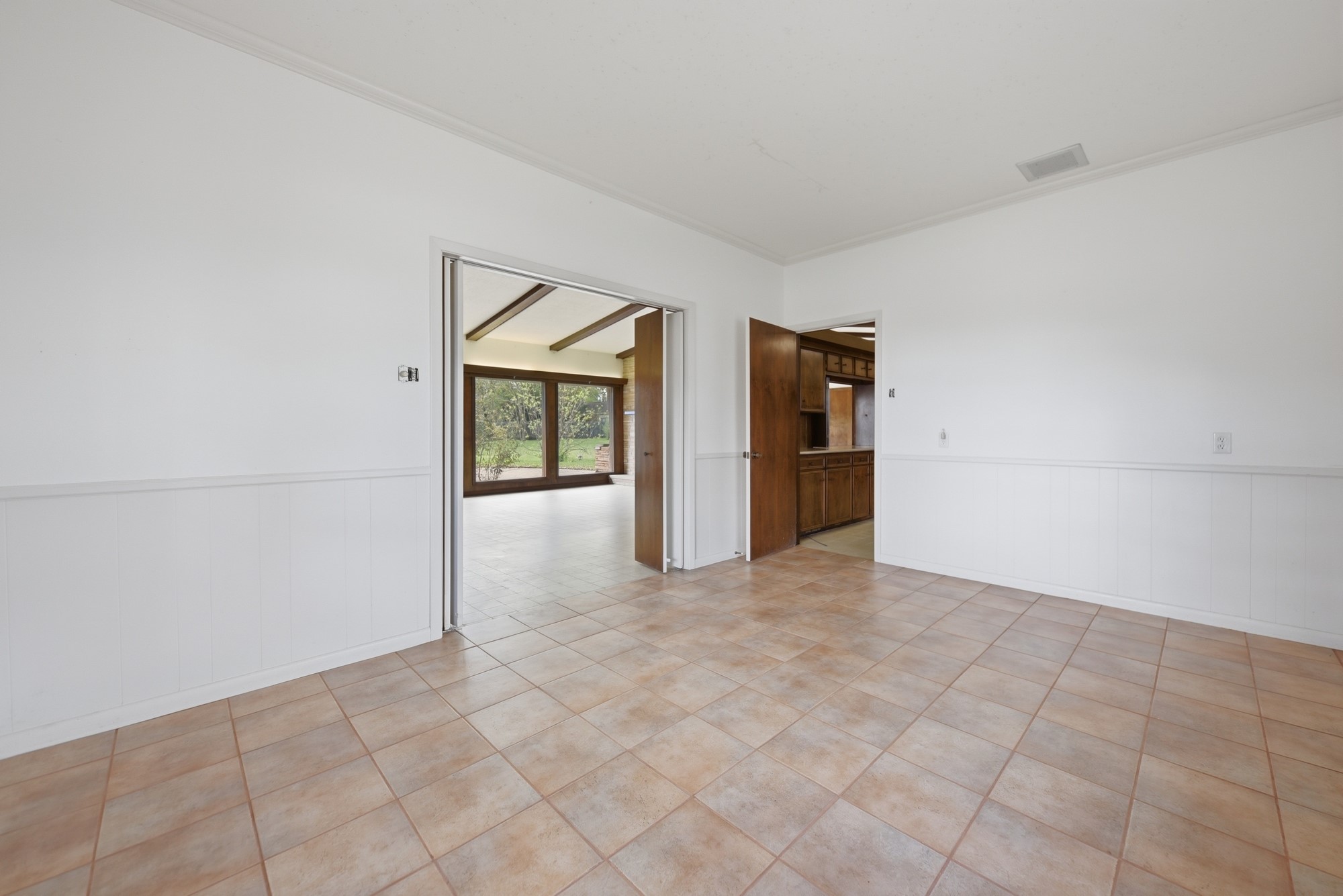 1500 Key Street Brenham, TX 77833 - Photo 14 of 41 an empty room with windows and closet