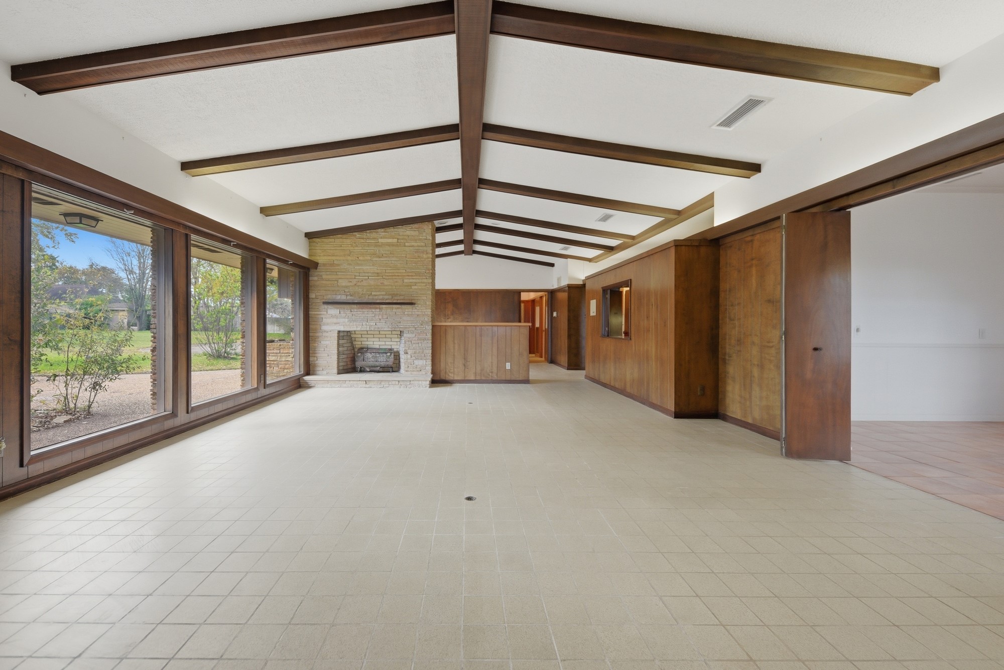1500 Key Street Brenham, TX 77833 - Photo 3 of 41 a view of a garage