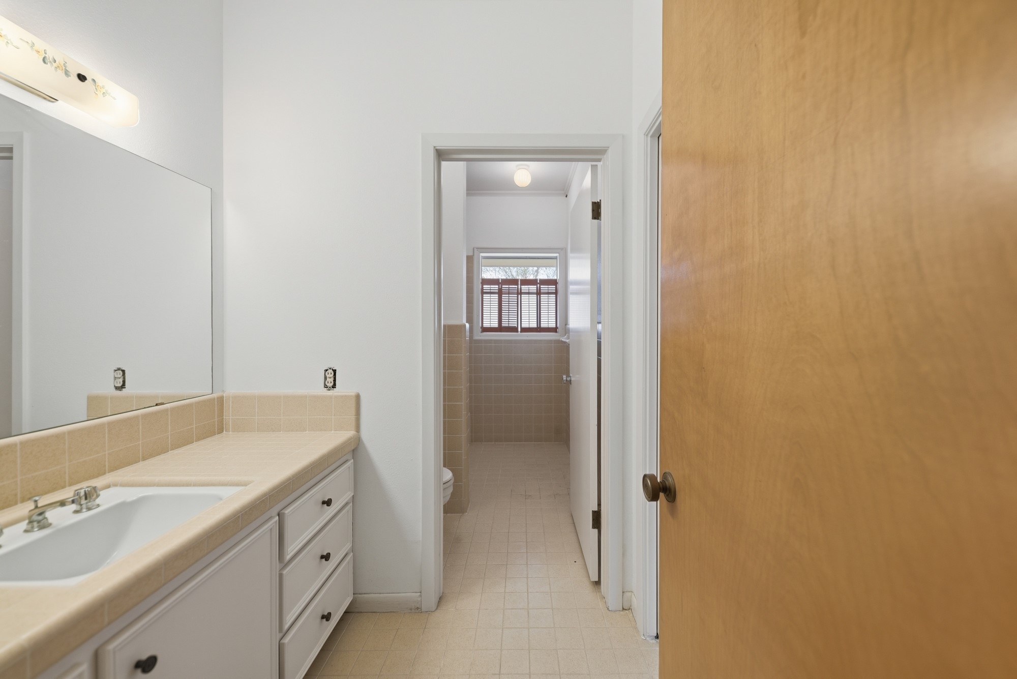 1500 Key Street Brenham, TX 77833 - Photo 36 of 41 a bathroom with a sink and a mirror