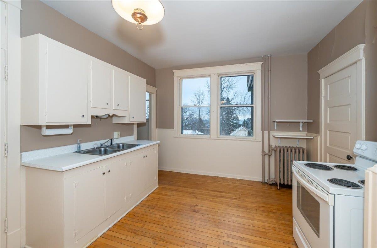 2510 East Superior Street Duluth, MN 55812 - Photo 8 of 33 1st Floor Kitchen