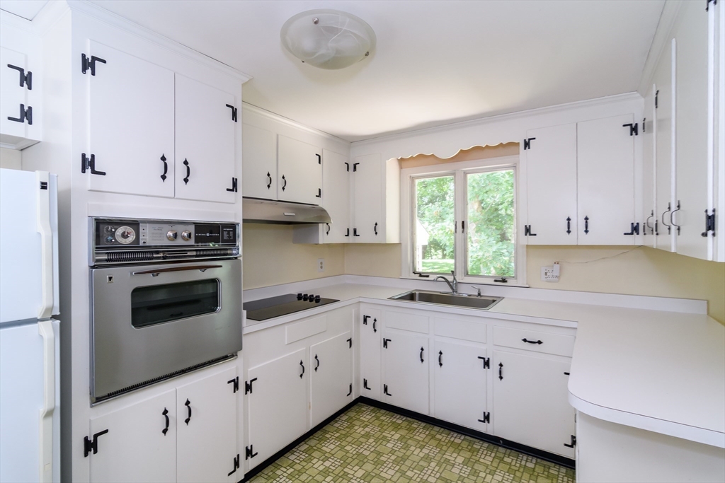 78 Lorraine Road Westwood, MA 02090 - Photo 13 of 34