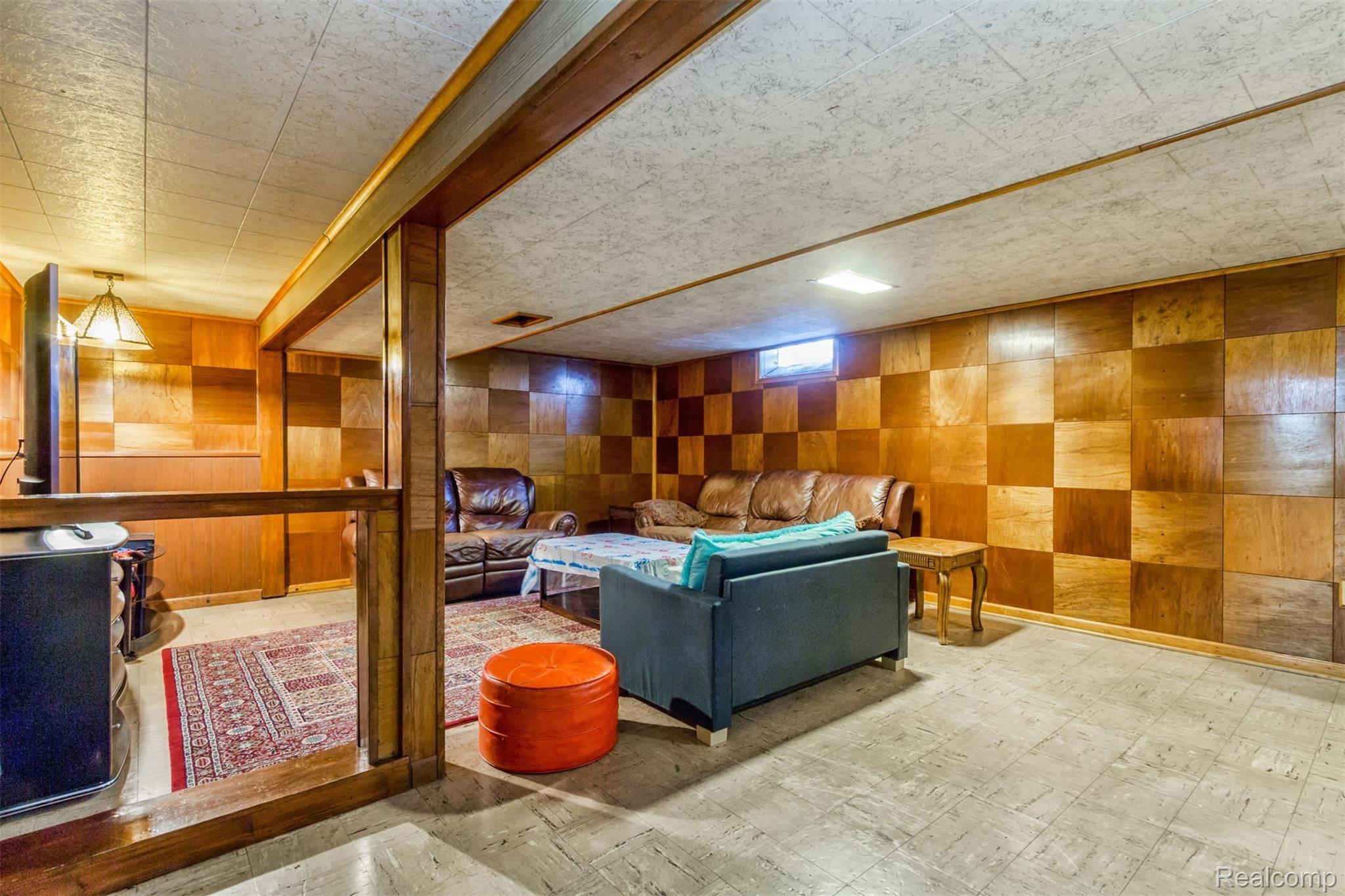 3853 Harding Street Dearborn, MI 48124 - Photo 19 of 32 21.jpg