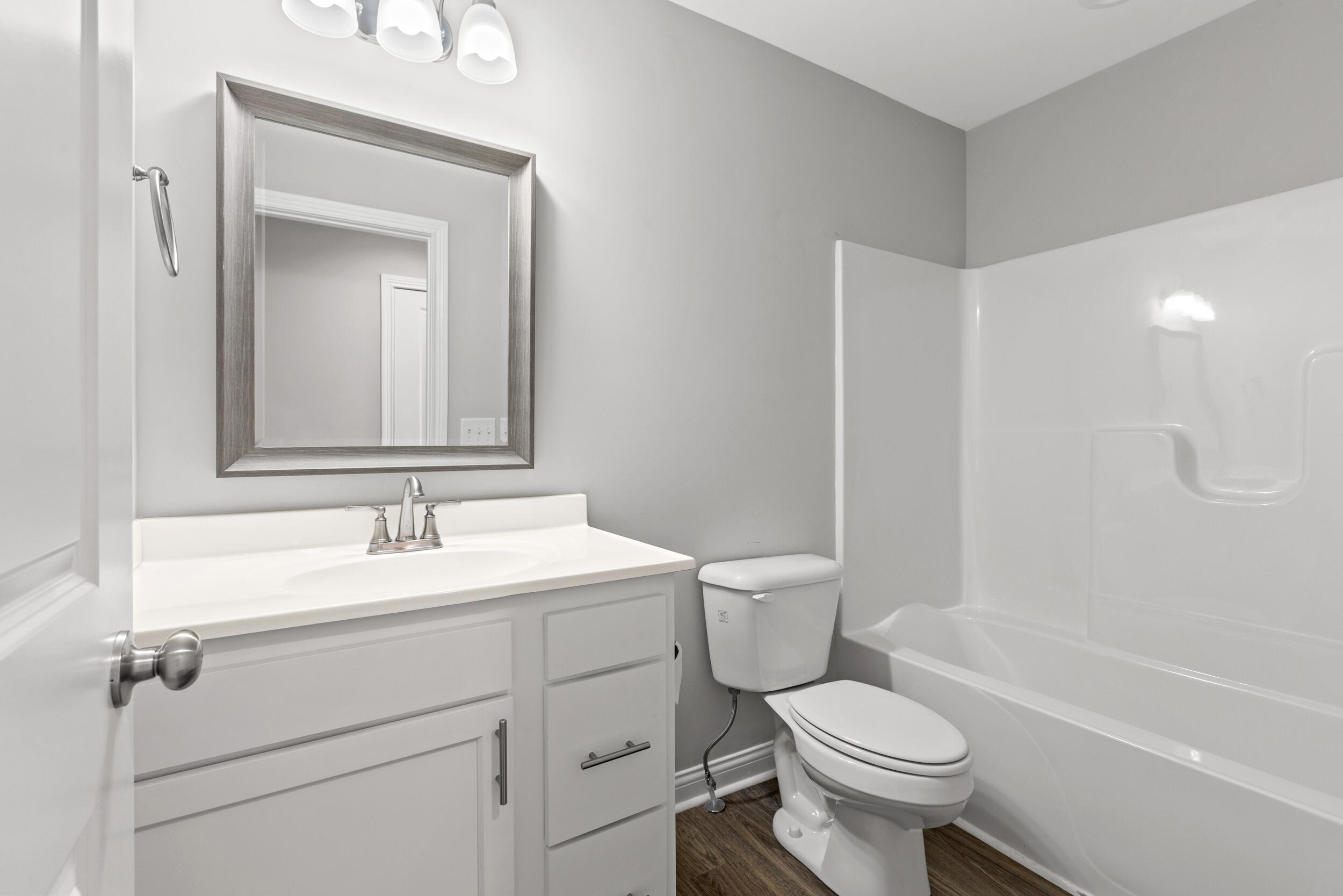 4019 Ruby Rose Road Richmond, KY 40475 - Photo 21 of 27 Hallway Full Bath (upstairs)