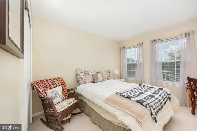 a view of living room washer and dryer