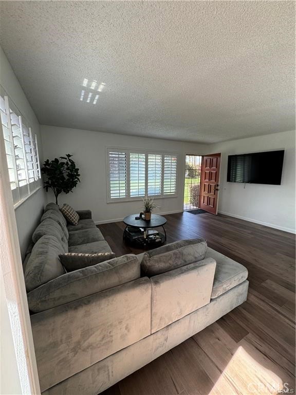 69520 Huerta Court Rancho Mirage, CA 92270 - Photo 6 of 25 a living room with furniture