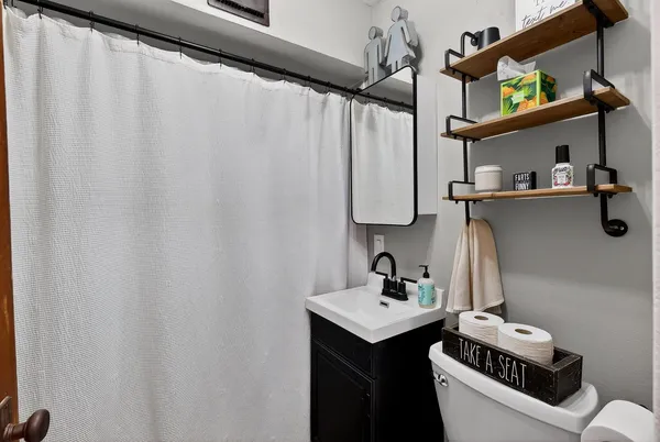 $212,500 | 305 South Warren Street, South Wayne, WI 53587